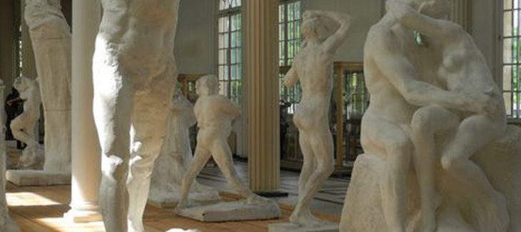 Où et comment placer une reproduction de Rodin dans son salon