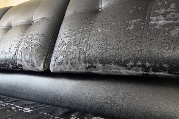 Comment réparer une craquelure sur un sofa ?